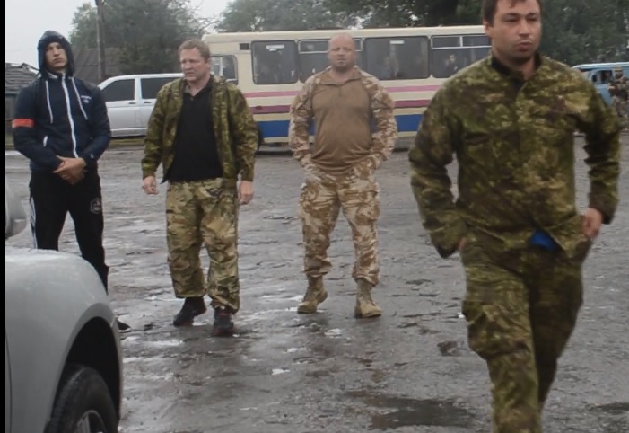 Поляков – другий зліва, керівник “охоронців” – справа від нього