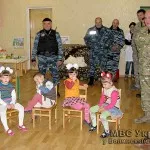 Волинськi правоохоронцi вiдвiдали на Донеччинi дитячий будинок. Фото 2 PM41image007