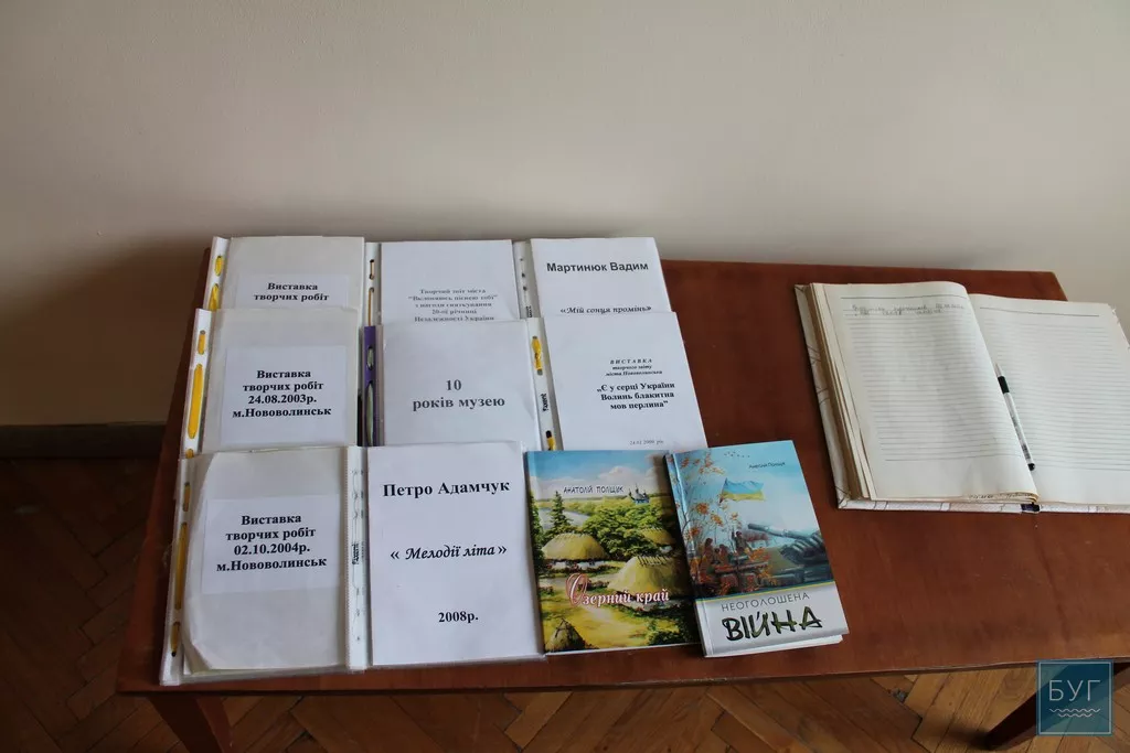 У Нововолинську відкрито виставку "Нас єднає Україна" 17 2015-01-22_00021