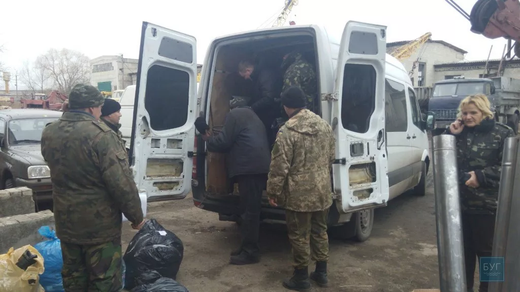 Нововолинські волонтери із "Народного фронту" повернулись зі Сходу 18 Share2015-03-06-7c5719769d680a05de4903b67ce1744b82ef5bea87fc9d9b4cb4d58364d48141-Picture