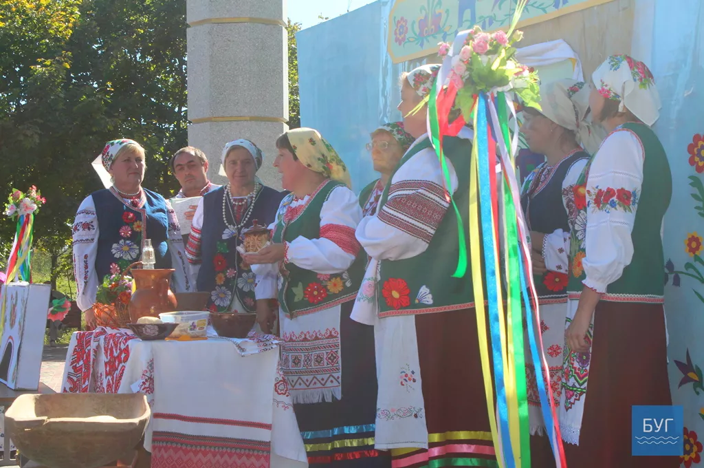 Українські давні весільні обряди відтворили у Володимирі-Волинському 8