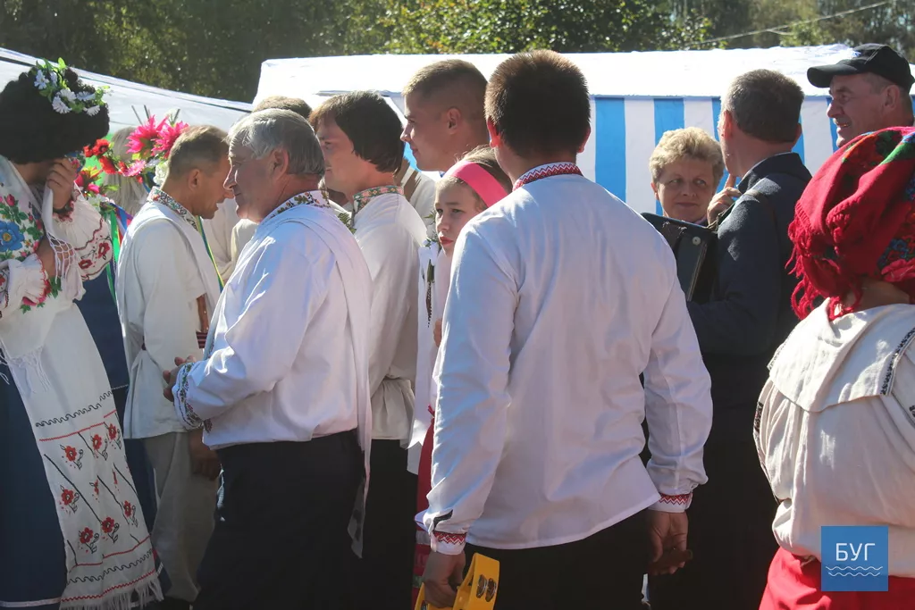 Українські давні весільні обряди відтворили у Володимирі-Волинському 5