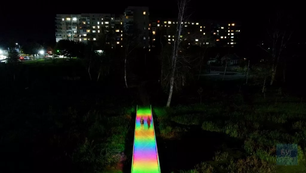 Як виглядає вночі острів на Риловиці у Володимирі з висоти 2