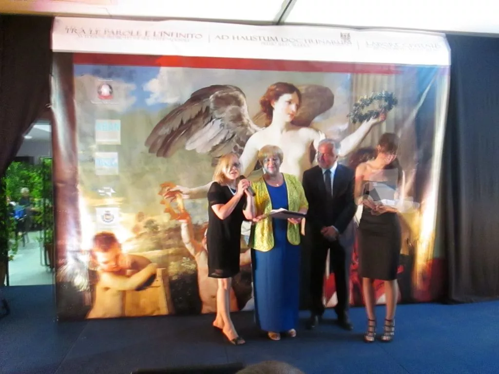 Нововолинська поетеса Світлана Костюк розповіла про перемогу на міжнародному конкурсі віршів у Італії 2 11221544_380394075503605_7239852543210805895_o