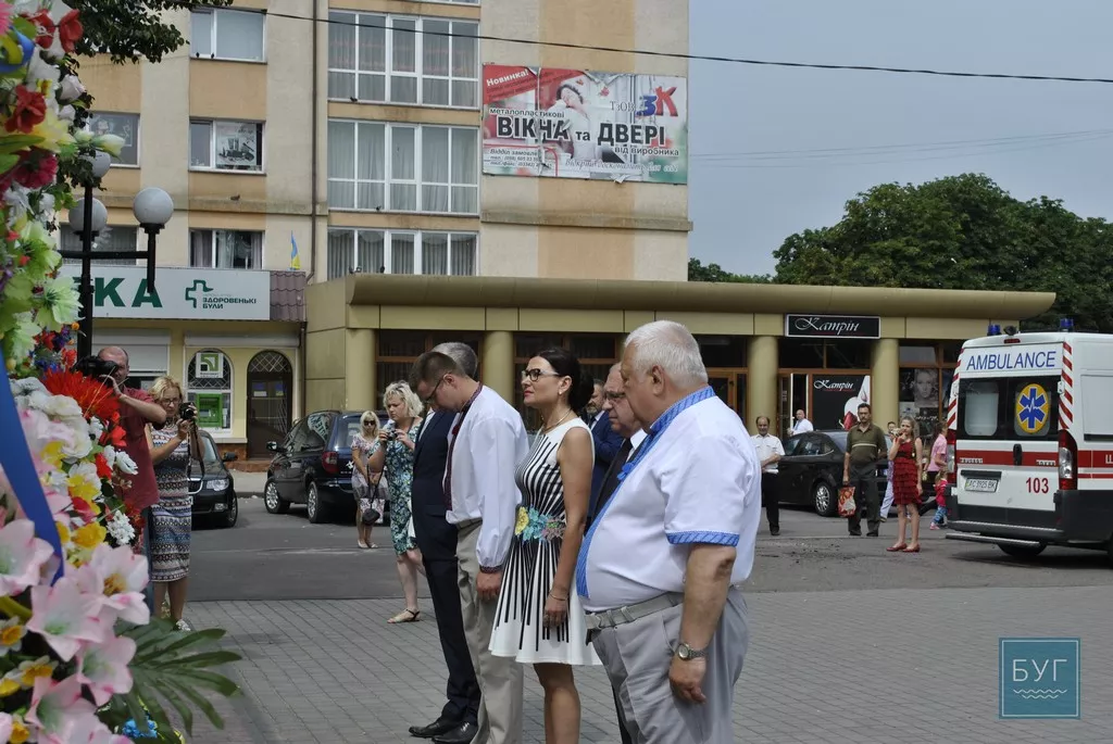 Урочисте покладання квітів до обеліску Слави та стіни пам’яті полеглим в АТО у Володимирі-Волинському 5 _DSC0527