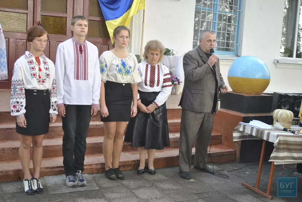 Меморіальну дошку на честь загиблого в АТО Володимира Пушкарука відкрили 25-го вересня у селі Мовники Іваничівського району 4 _DSC0151_tn