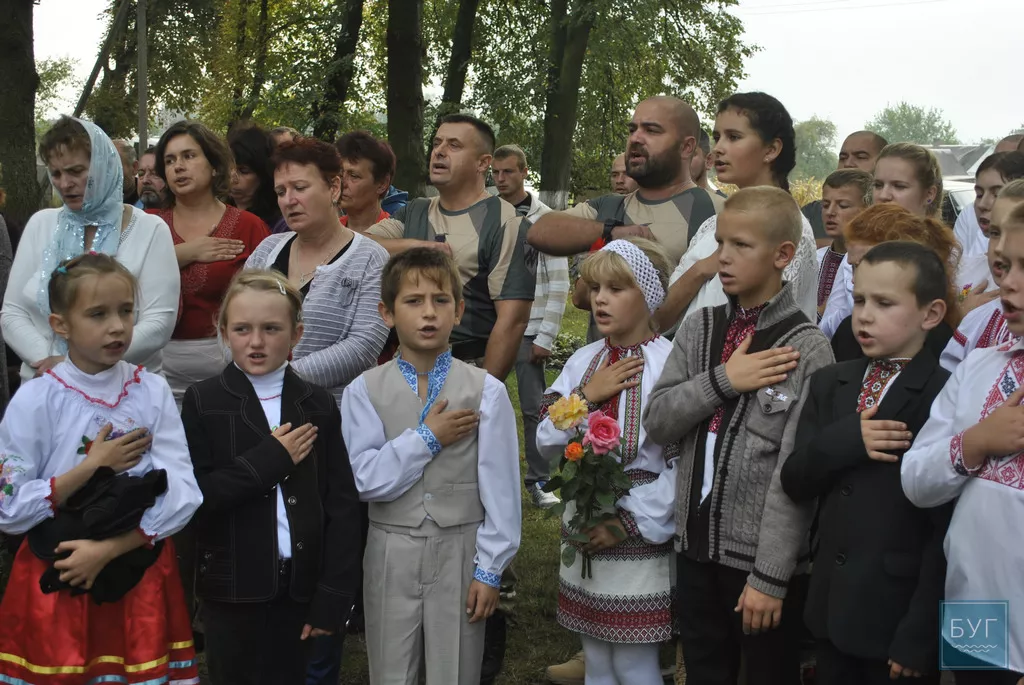 Меморіальну дошку на честь загиблого в АТО Володимира Пушкарука відкрили 25-го вересня у селі Мовники Іваничівського району 5 _DSC0221_tn