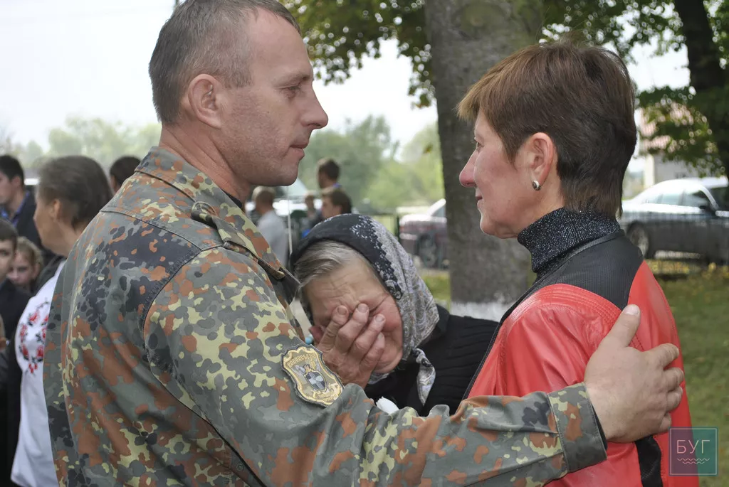 Меморіальну дошку на честь загиблого в АТО Володимира Пушкарука відкрили 25-го вересня у селі Мовники Іваничівського району 10 _DSC0241_tn