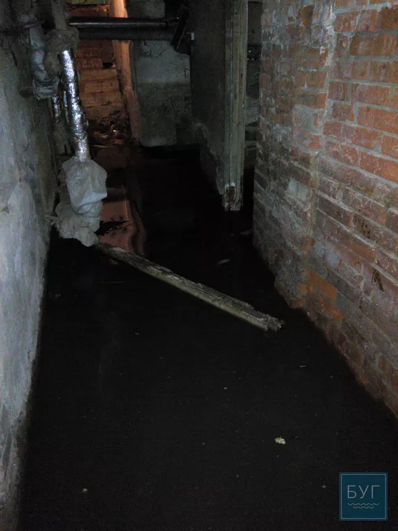 Звідки у підвалі вода? Жителі будинку 24 на 15-му мікрорайоні в Нововолинську досі потерпають від підтоплення 2 IMG_20151104_172137_tn
