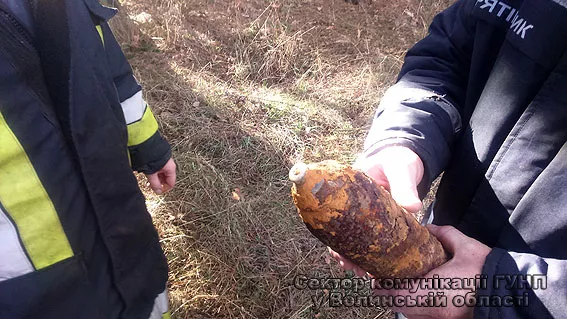 Правоохоронці виявили снаряд часів Другої світової війни в Іваничівському районі 2 PM716image004