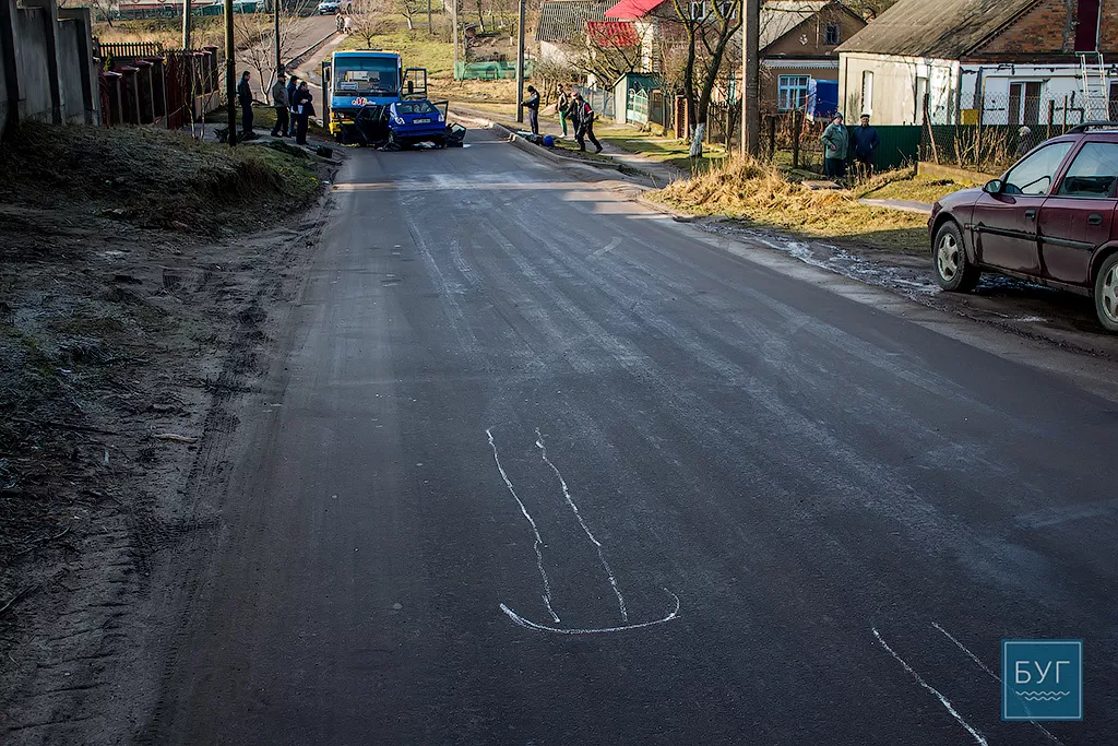 Аварія у Нововолинську. На вулиці Некрасова легковий автомобіль зіткнувся з маршруткою (ОНОВЛЕНО) 5 IMG_4848