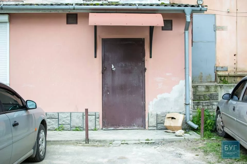 Замість проммагазину буде бар? Скандальна реконструкція будинку в центрі Нововолинська 2 13187846_1123842607657239_549576343_n