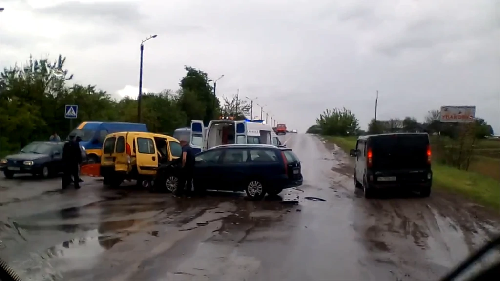 Інтернет видання "БУГ" звертає увагу на зіпсовану дорогу в Нововолинську 2 ыфафыф