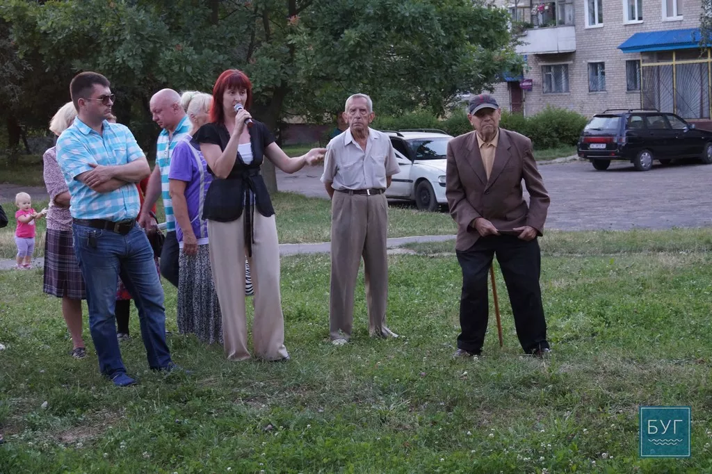 Ігор Гузь продовжує спілкуватися у дворах Нововолинська 3 DSC06441