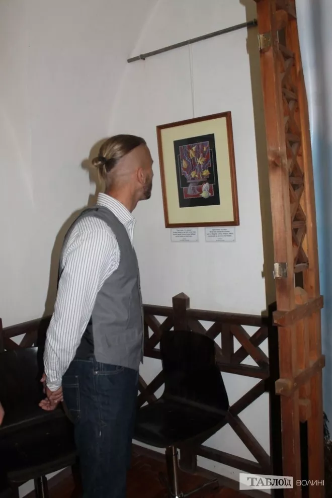 У Луцьку презентували роботи нововолинської художниці у стилі символізму 3 lyudyy