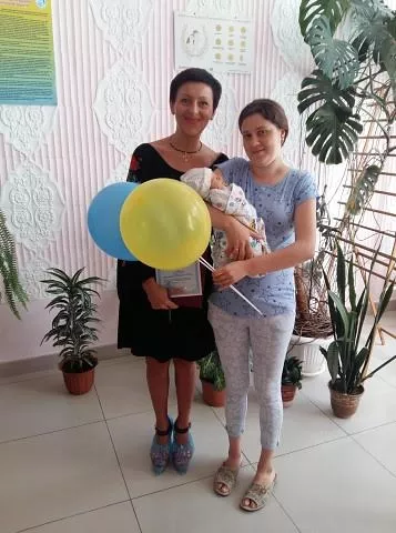 З нагоди Дня незалежності у Нововолинській лікарні урочисто вручили свідоцтва про народження 3 unnamed (12)