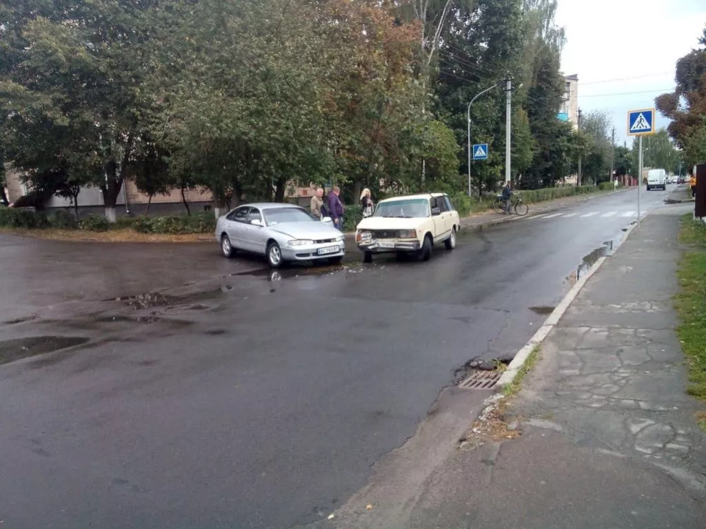 ДТП у Володимирі-Волинському: перший дощ чи неуважність водіїв? 3 14