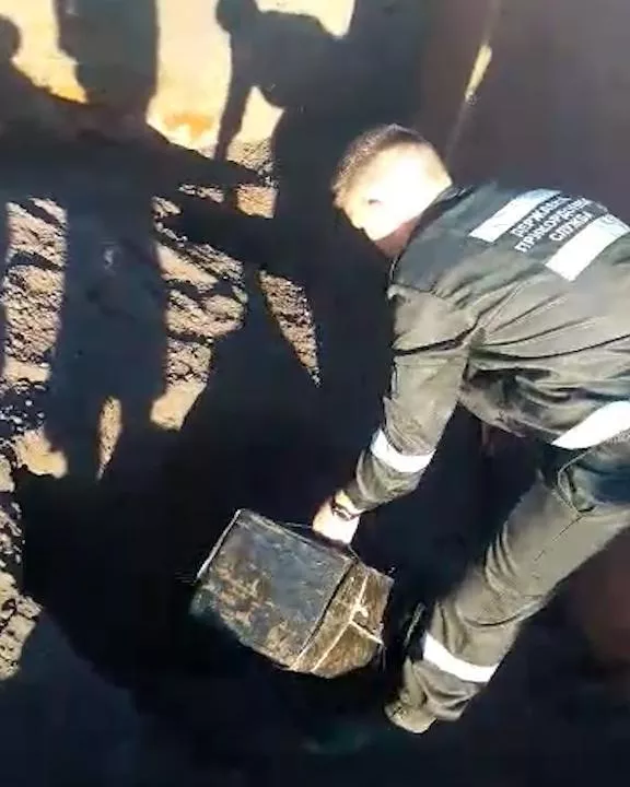 У пункті пропуску «Володимир-Волинський» прикордонники виявили присипані рудою 1,5 тисячі пачок сигарет 1 news_20160909_095209_1473403929