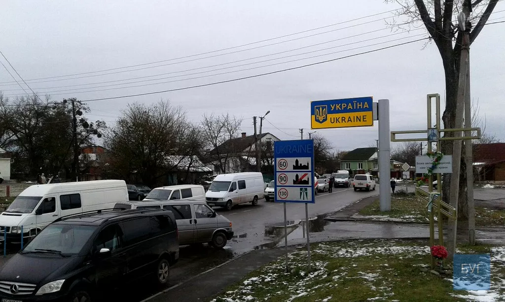 Прикордонники відмовилися контролювати черги біля пункту пропуску "Устилуг". У місті автомобільний колапс 5 mms_f396sjy