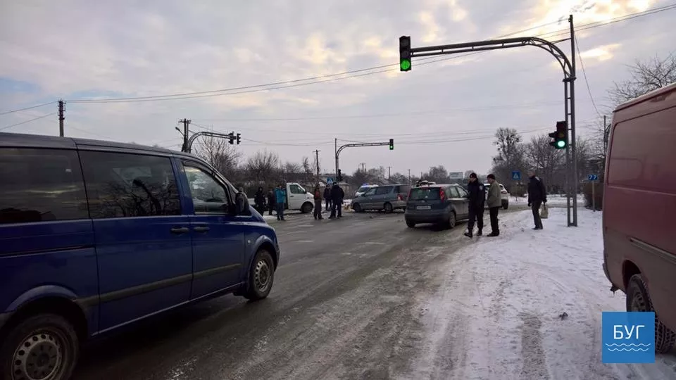 ДТП в Нововолинську. Водій отримав медичну допомогу на місці, пасажир госпіталізований 9