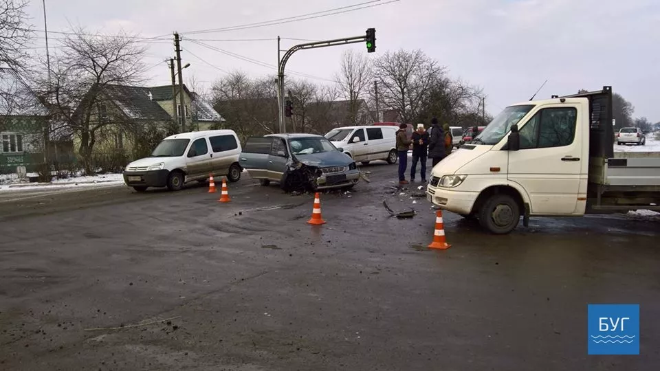 ДТП в Нововолинську. Водій отримав медичну допомогу на місці, пасажир госпіталізований 2