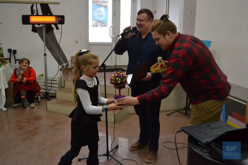 Невимушена атмосфера, святковий концерт, благодійний аукціон – у Нововолинську відбулась акція «З добром у серці» 10 dsc_4055