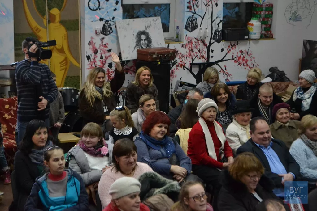 Невимушена атмосфера, святковий концерт, благодійний аукціон – у Нововолинську відбулась акція «З добром у серці» 9 dsc_4059