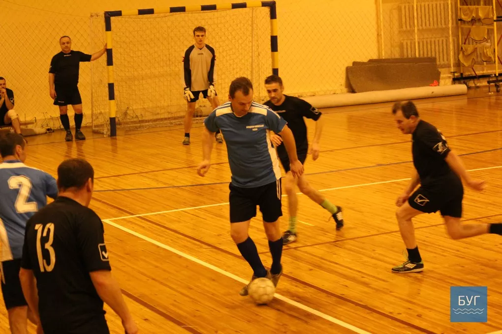 Посадовці району та міста Володимира-Волинського змагалися за першість у футболі, тенісі, волейболі та шахах. Фоторепортаж 8