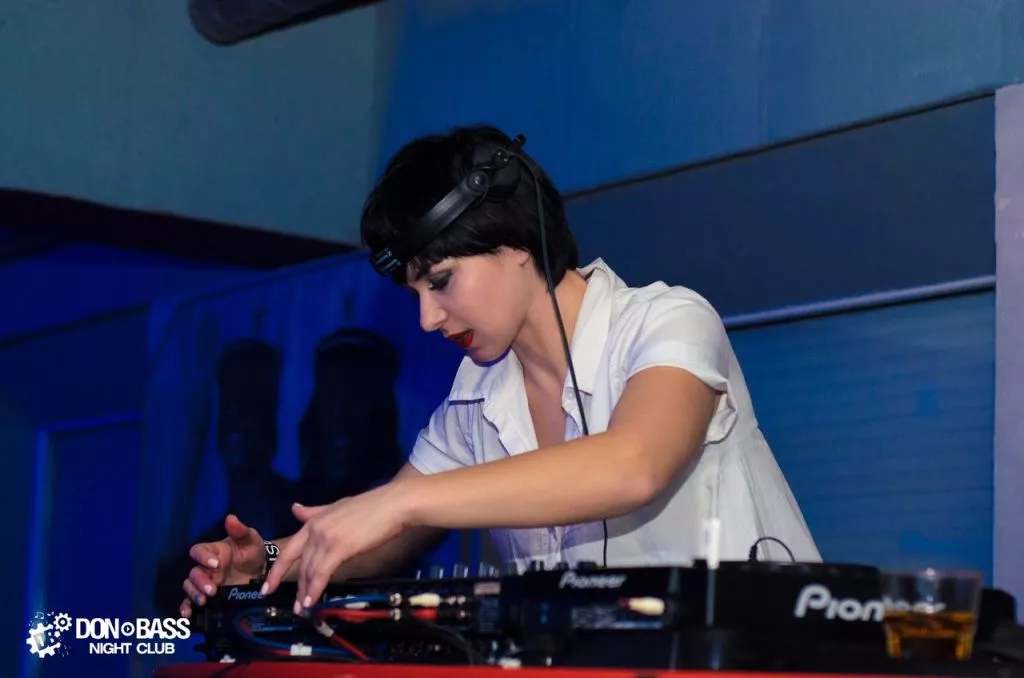 Як DJ Natasha Rostova в нововолинському нічному клубі виступала “DON BASS” 19