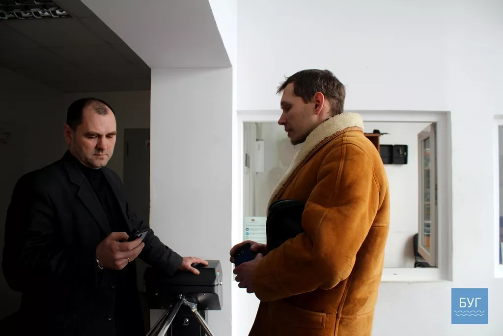 Виконувач директора ТзОВ “Птахокомплекс Губин” категорично відмовився спілкуватися з репортерами 6