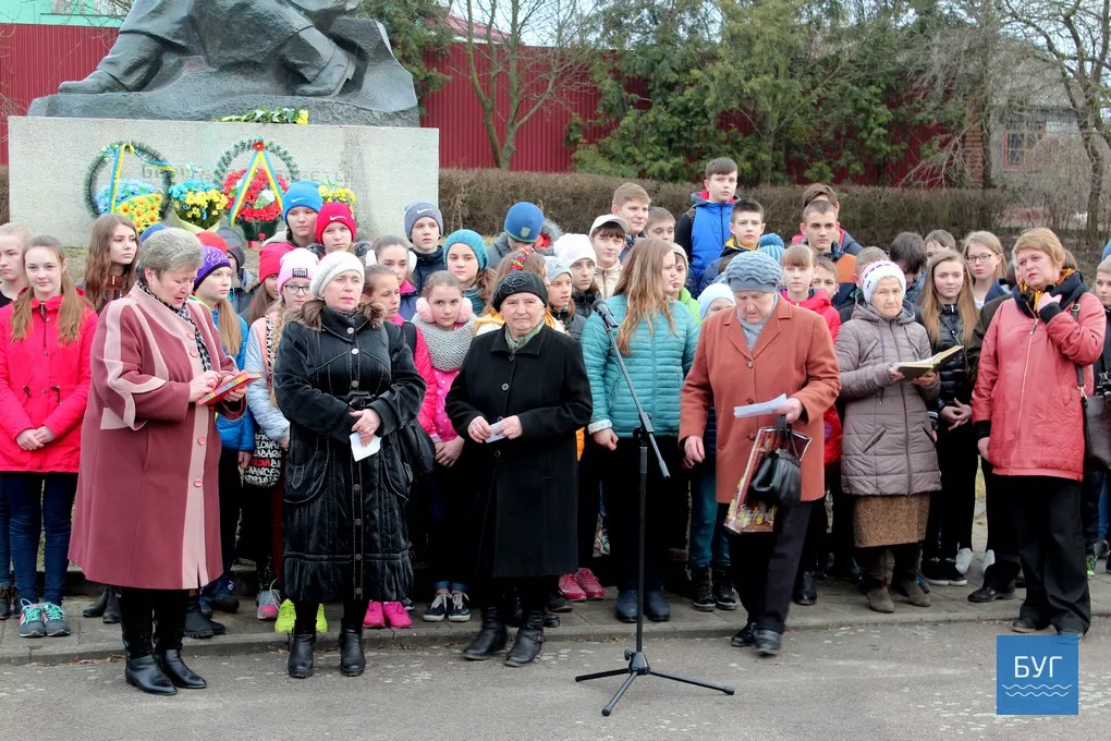 Школярі Володимира-Волинського долучилися до міжнародного флешмобу "Global Shevchenko" 1