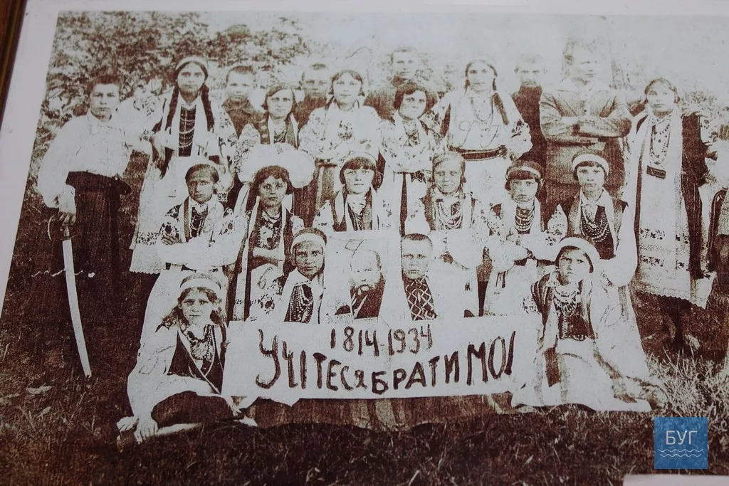 203 річницю від народження Тараса Шевченка в Іваничах відзначали у районному Домі "Просвіта" 14