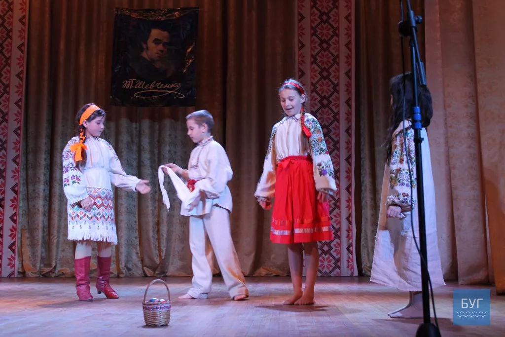 203 річницю від народження Тараса Шевченка в Іваничах відзначали у районному Домі "Просвіта" 6