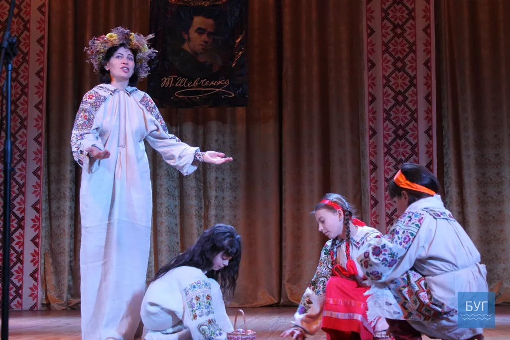 203 річницю від народження Тараса Шевченка в Іваничах відзначали у районному Домі "Просвіта" 4