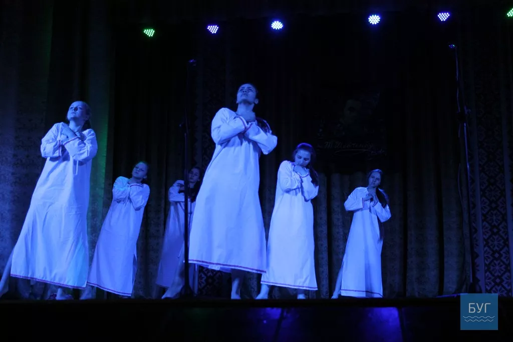 203 річницю від народження Тараса Шевченка в Іваничах відзначали у районному Домі "Просвіта" 8