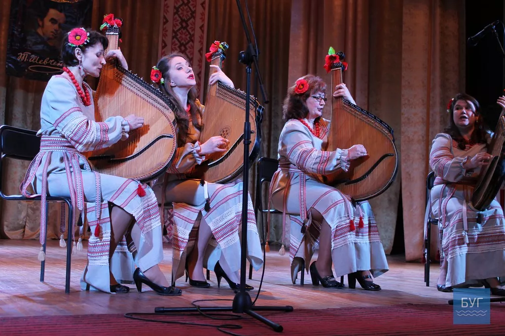 203 річницю від народження Тараса Шевченка в Іваничах відзначали у районному Домі "Просвіта" 10