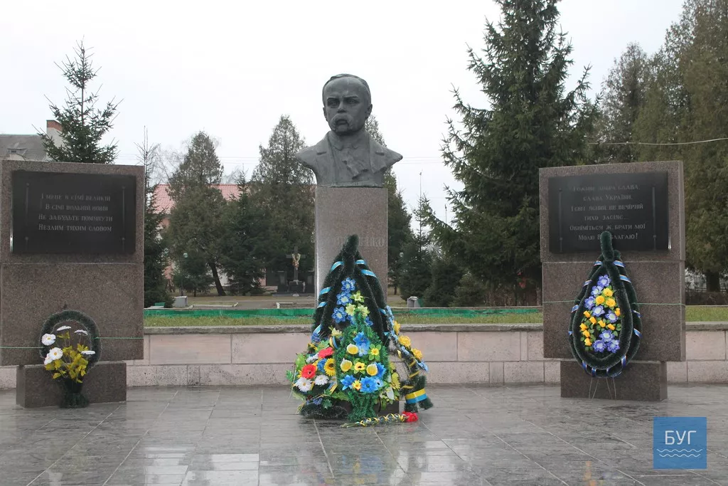 203 річницю від народження Тараса Шевченка в Іваничах відзначали у районному Домі "Просвіта" 17