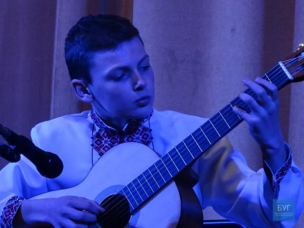 Викладачі та учні Іваничівської музичної школи звітували на сцені Дому "Просвіта" 13