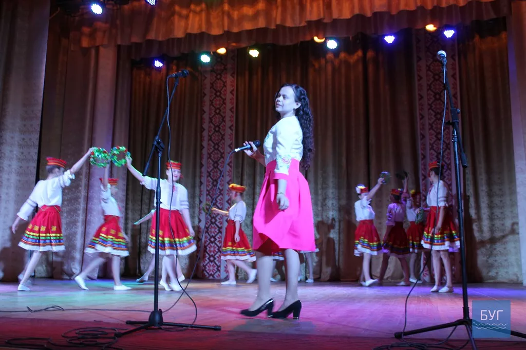 В Іваничах відбувся конкурс-огляд художньої самодіяльності "Дитинства веселковий світ" 12