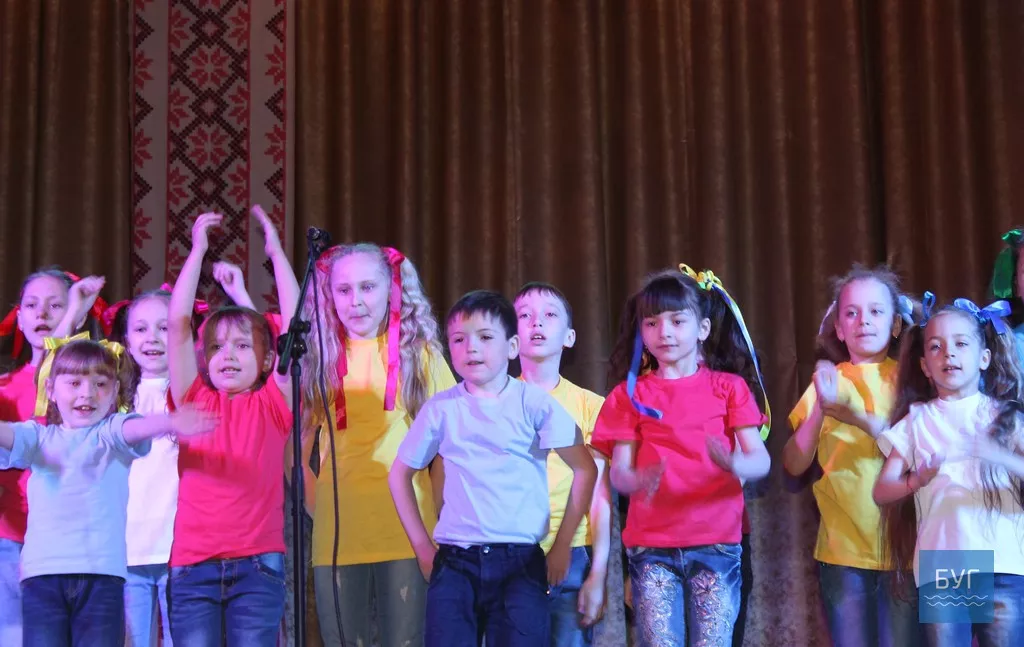 В Іваничах відбувся конкурс-огляд художньої самодіяльності "Дитинства веселковий світ" 15