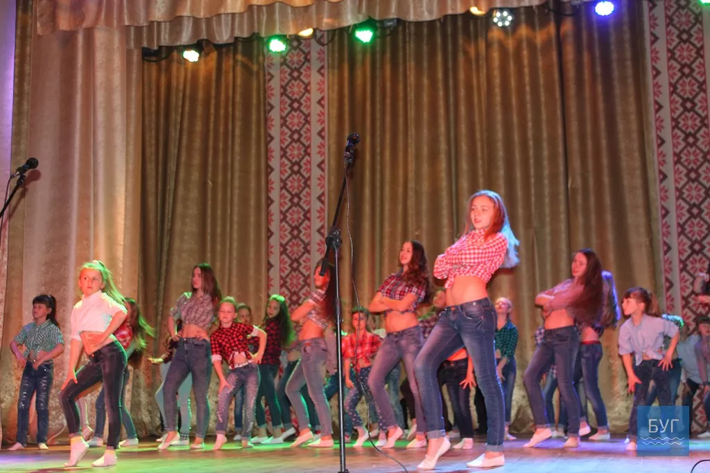 В Іваничах відбувся конкурс-огляд художньої самодіяльності "Дитинства веселковий світ" 21