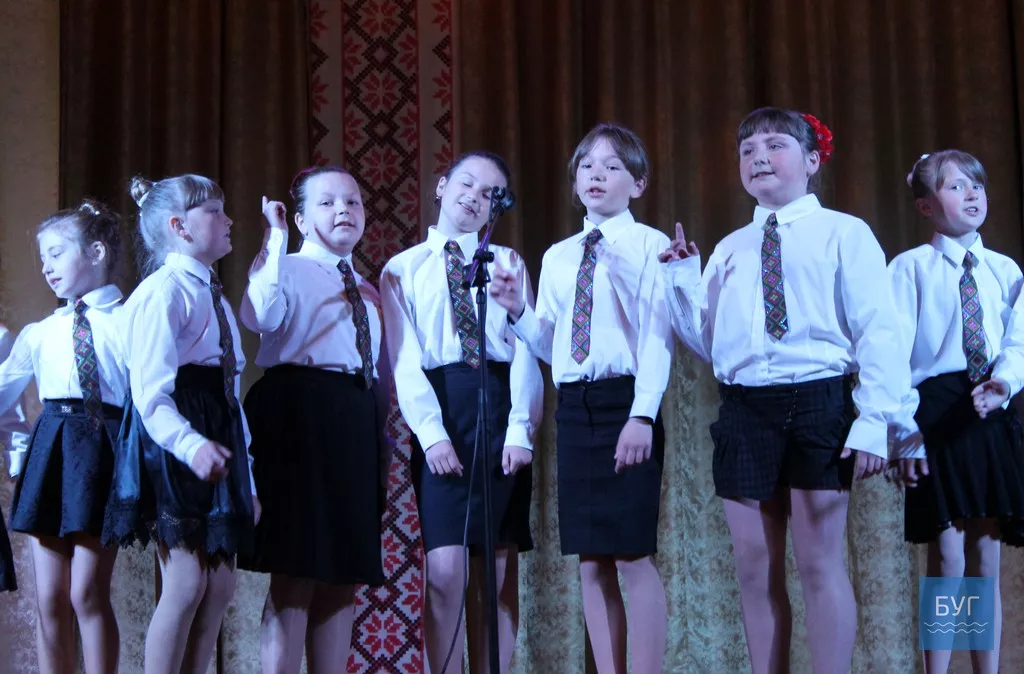 В Іваничах відбувся конкурс-огляд художньої самодіяльності "Дитинства веселковий світ" 22