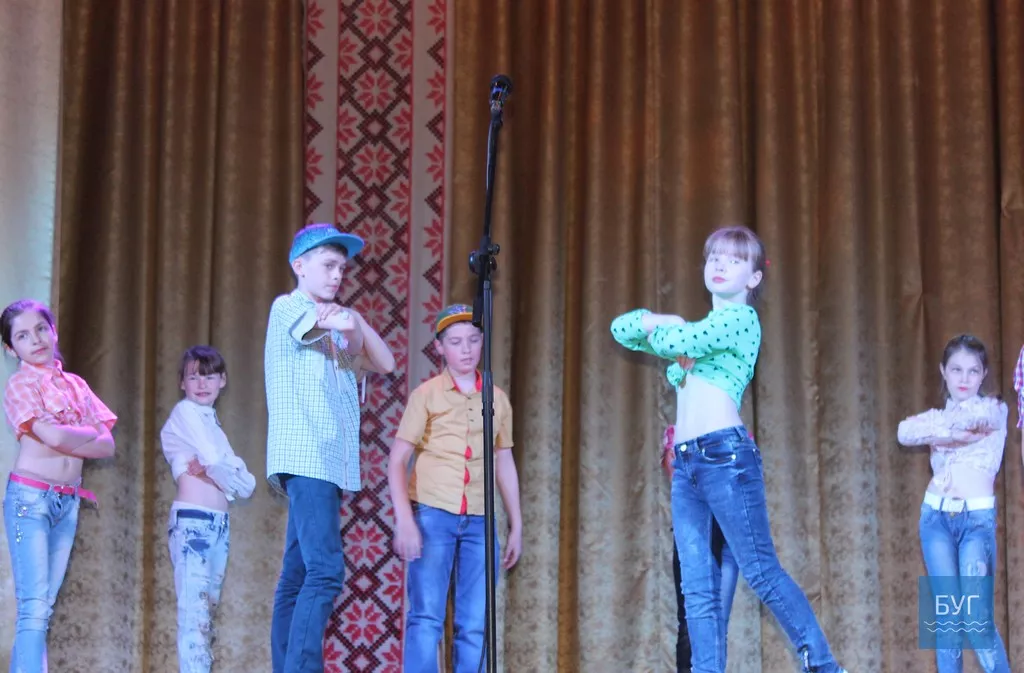 В Іваничах відбувся конкурс-огляд художньої самодіяльності "Дитинства веселковий світ" 25