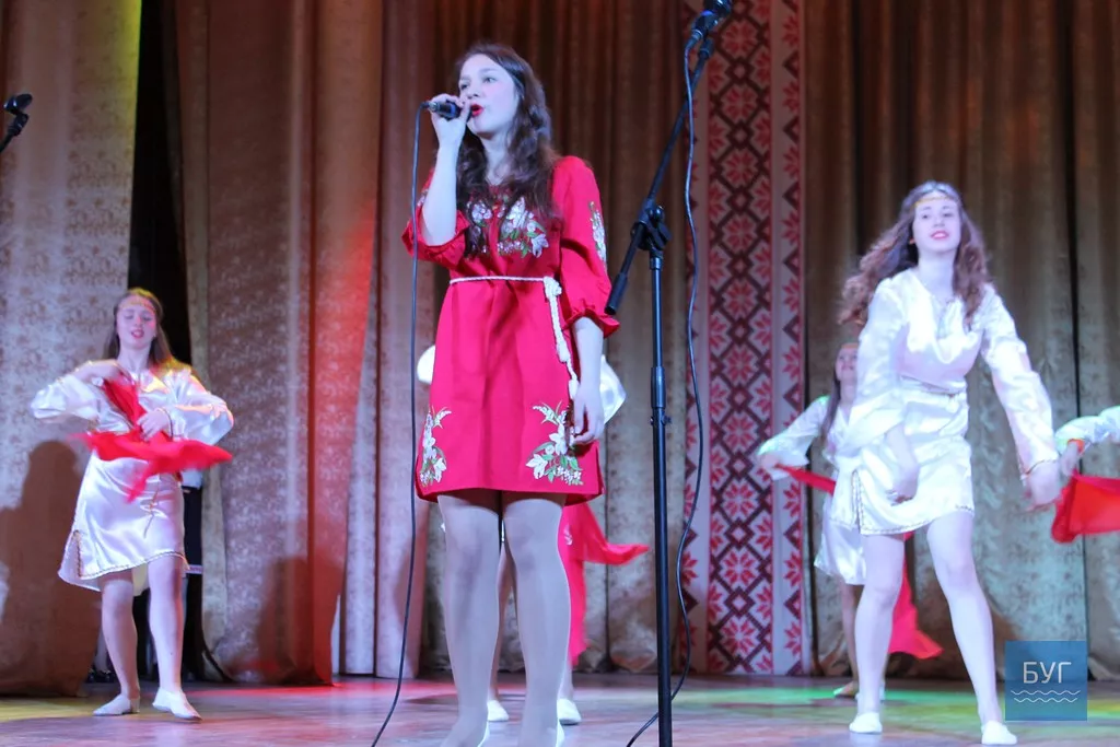 В Іваничах відбувся конкурс-огляд художньої самодіяльності "Дитинства веселковий світ" 26