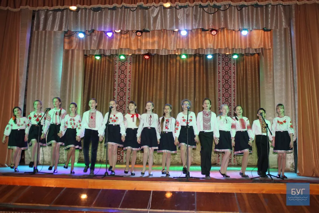 В Іваничах відбувся конкурс-огляд художньої самодіяльності "Дитинства веселковий світ" 29