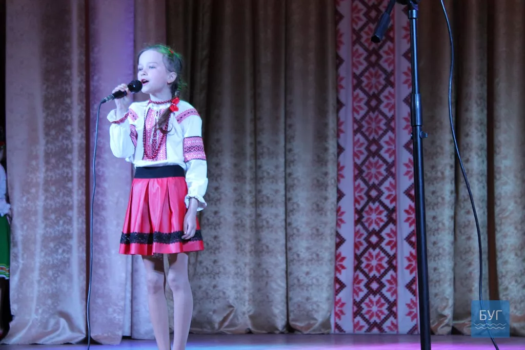 В Іваничах відбувся конкурс-огляд художньої самодіяльності "Дитинства веселковий світ" 6