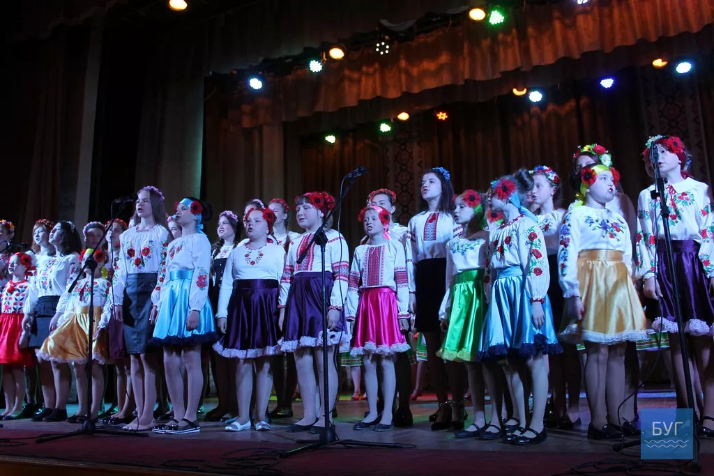 В Іваничах відбувся конкурс-огляд художньої самодіяльності "Дитинства веселковий світ" 33