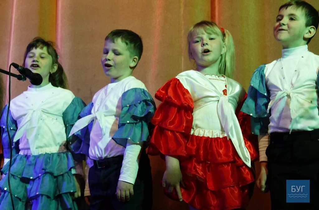 В Іваничах відбувся конкурс-огляд художньої самодіяльності "Дитинства веселковий світ" 18