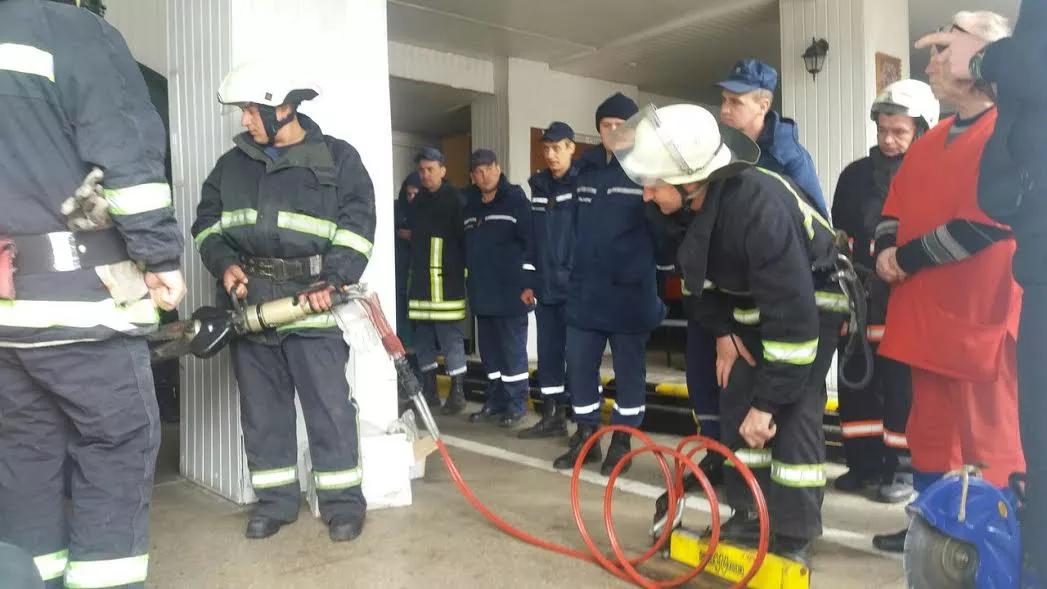 Володимир-Волинські рятувальники разом із медиками відпрацювали комплекс заходів з ліквідації наслідків дорожньо-транспортних пригод 4