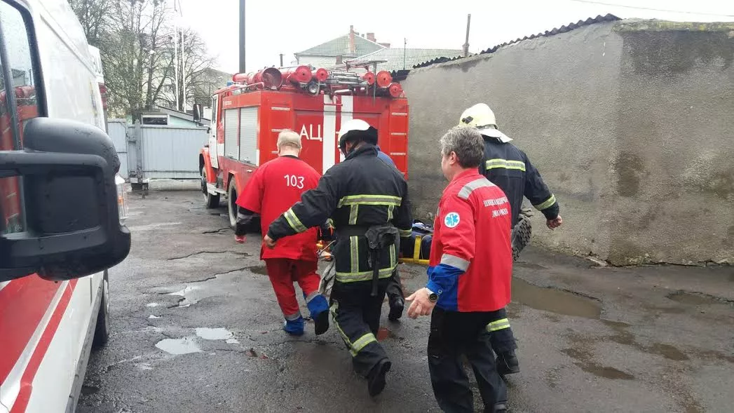 Володимир-Волинські рятувальники разом із медиками відпрацювали комплекс заходів з ліквідації наслідків дорожньо-транспортних пригод 2